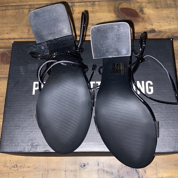 - Black wide heel strappy shoe - Picture 4 of 4